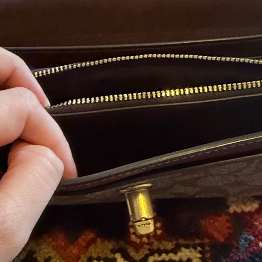 Coach Daisy Turnlock Crossbody in signature print - Picture 3 of 7
